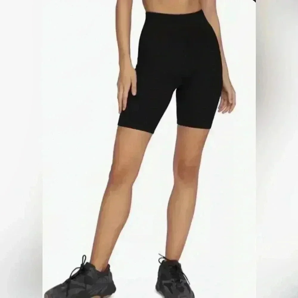 Good American Essential Bike Shorts Black Size 2 NWT - Picture 2 of 5